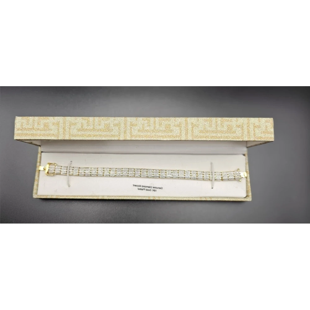Pearl bracelet in a decorative box