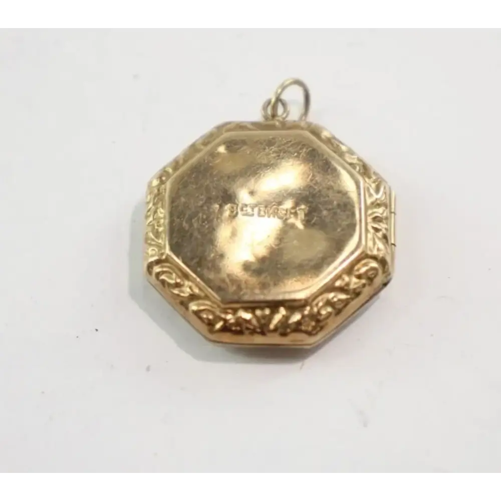 Gold pendant with intricate design