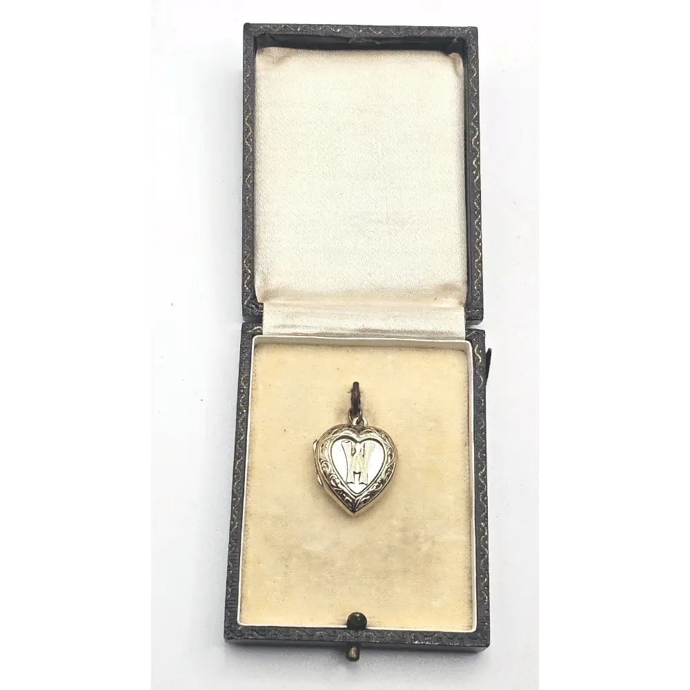 Silver heart-shaped pendant