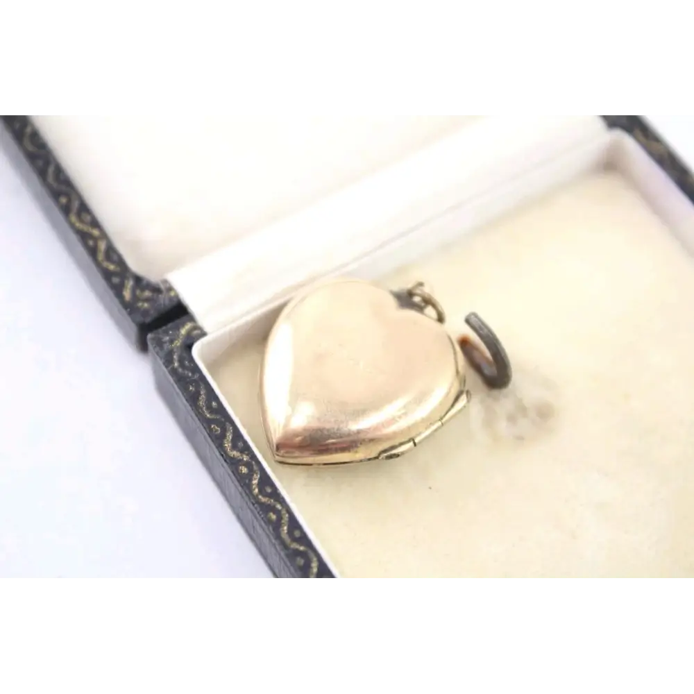 Heart-shaped gold locke