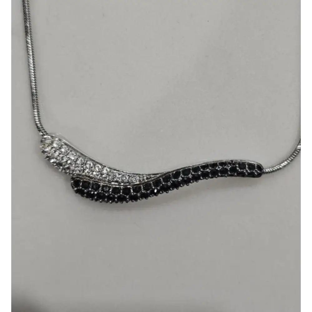 Necklace with black and white gemstone design
