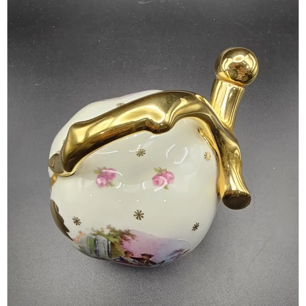 Decorative object with gold handle and floral design