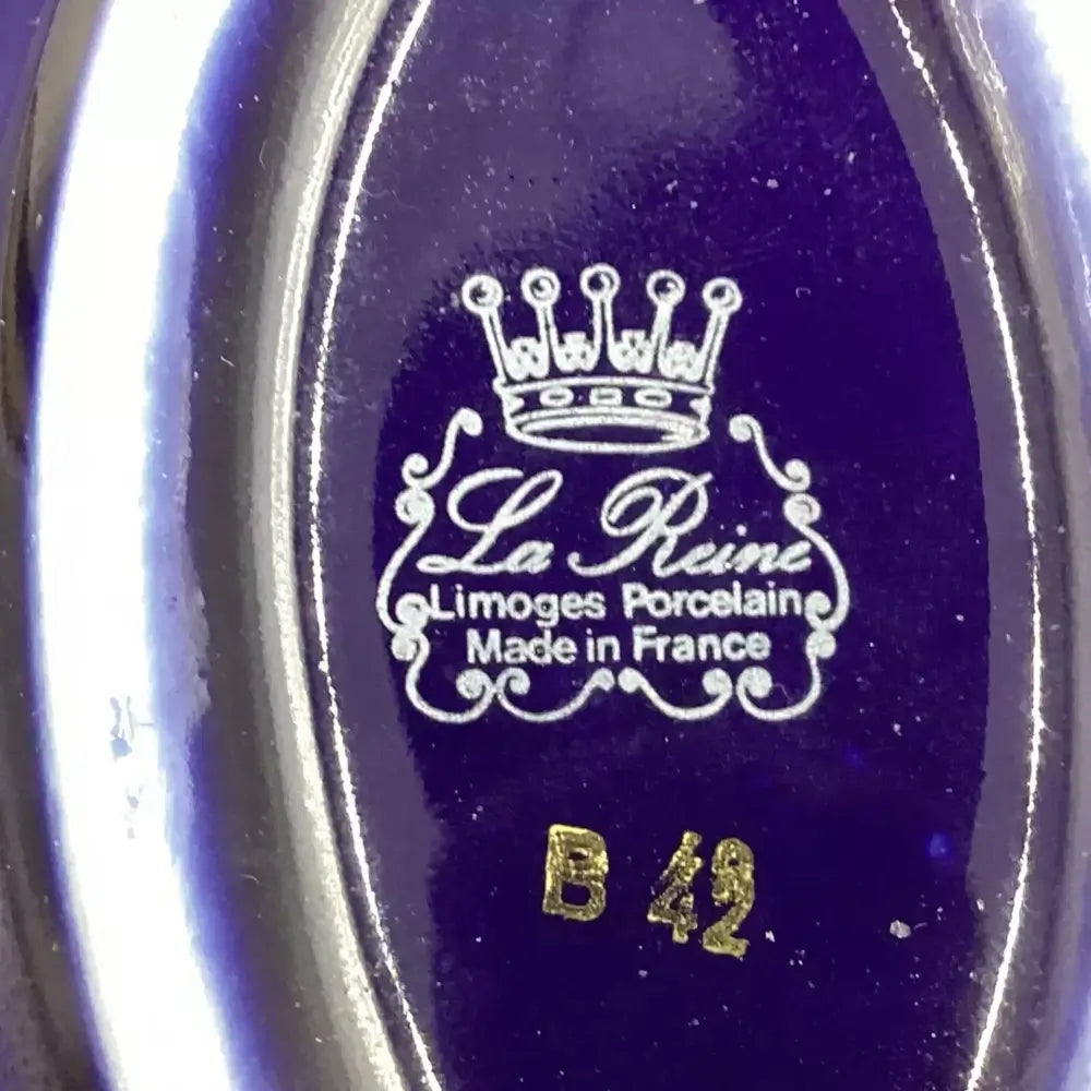 Close-up of 'La Reine Limoges Porcelain Made in France' logo
