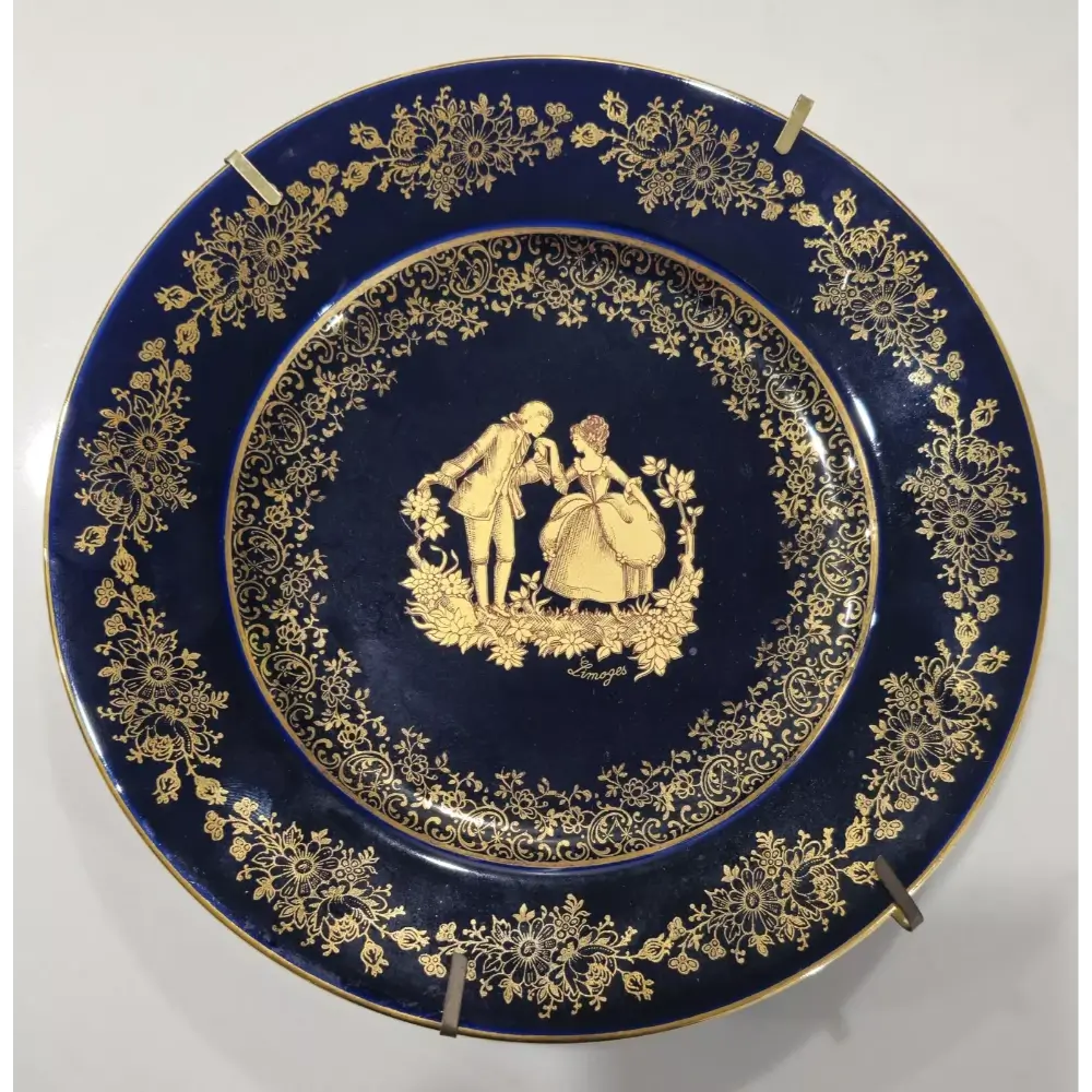 Decorative plate with gold floral patterns
