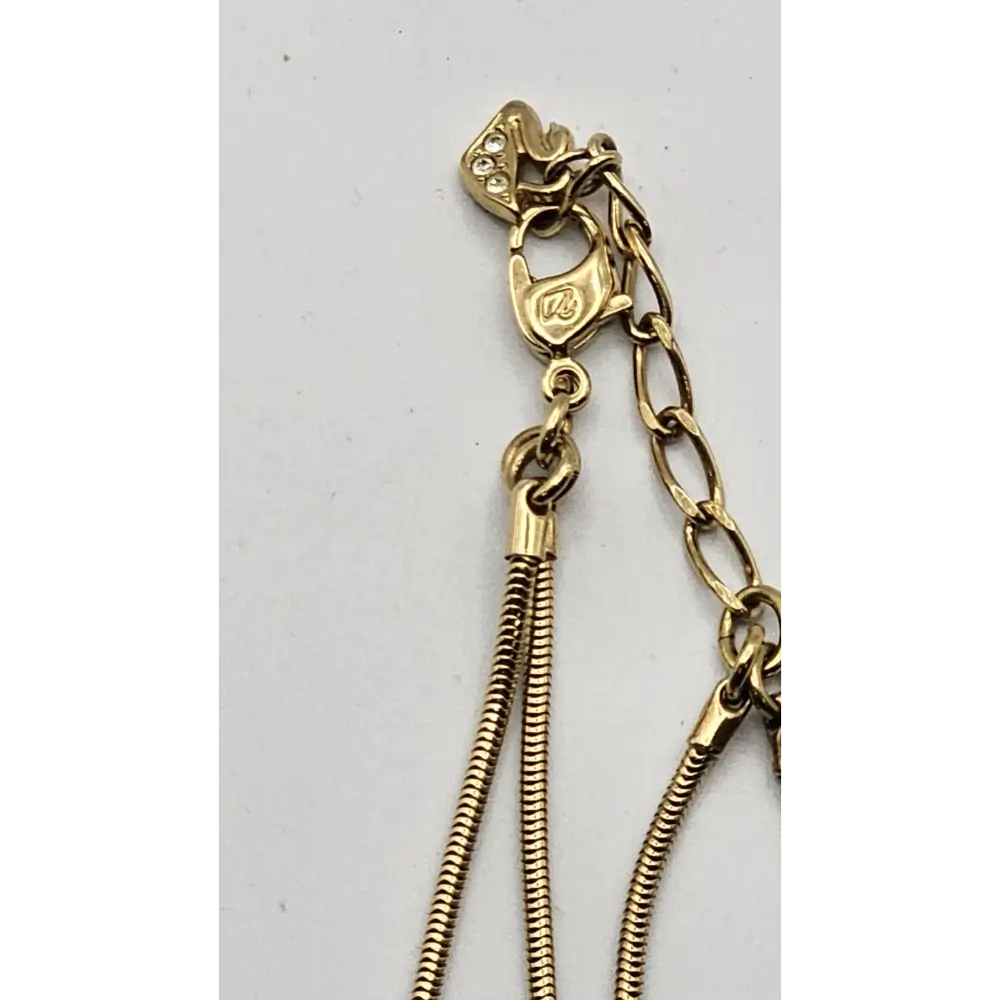 Gold necklace with clasp