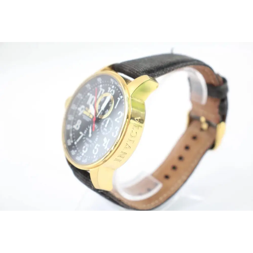 Wristwatch with gold case