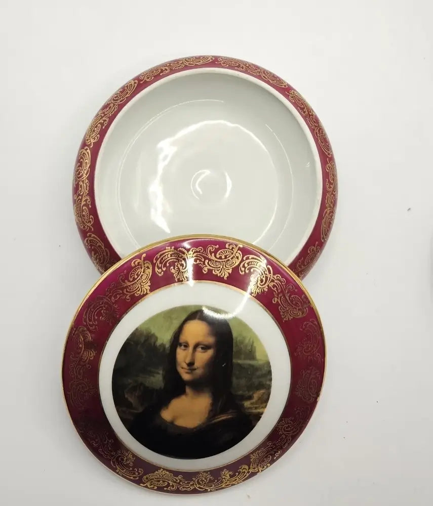 Decorative box with Mona Lisa design