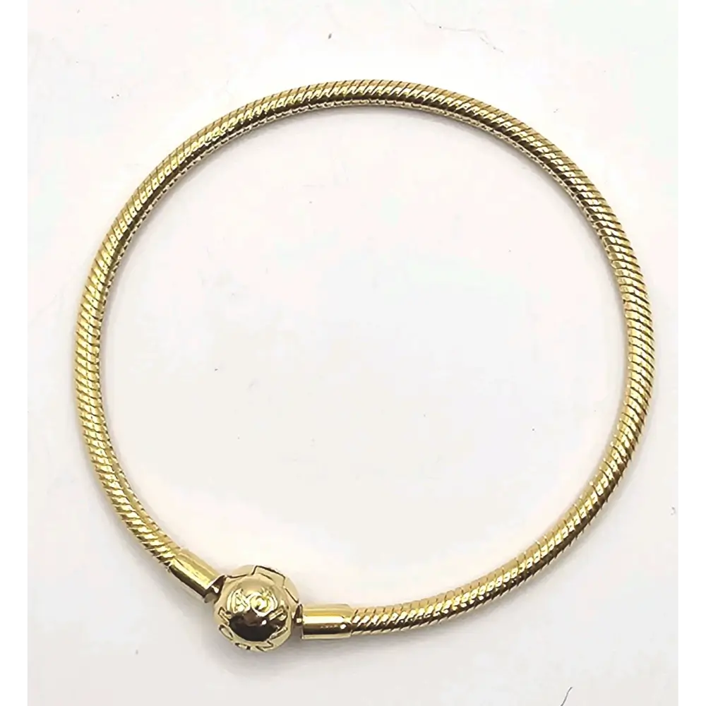 Gold bracelet with a round clasp