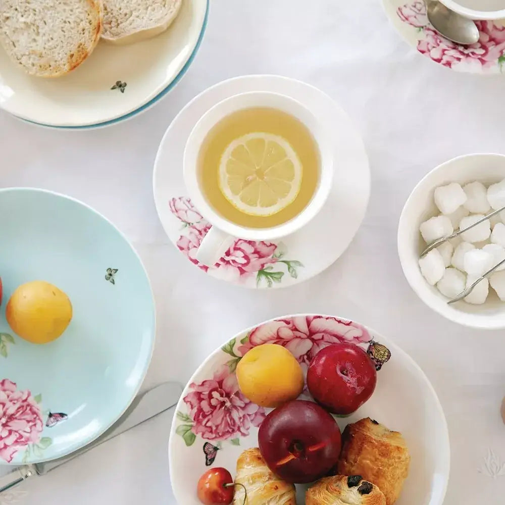 Tea with lemon slices
