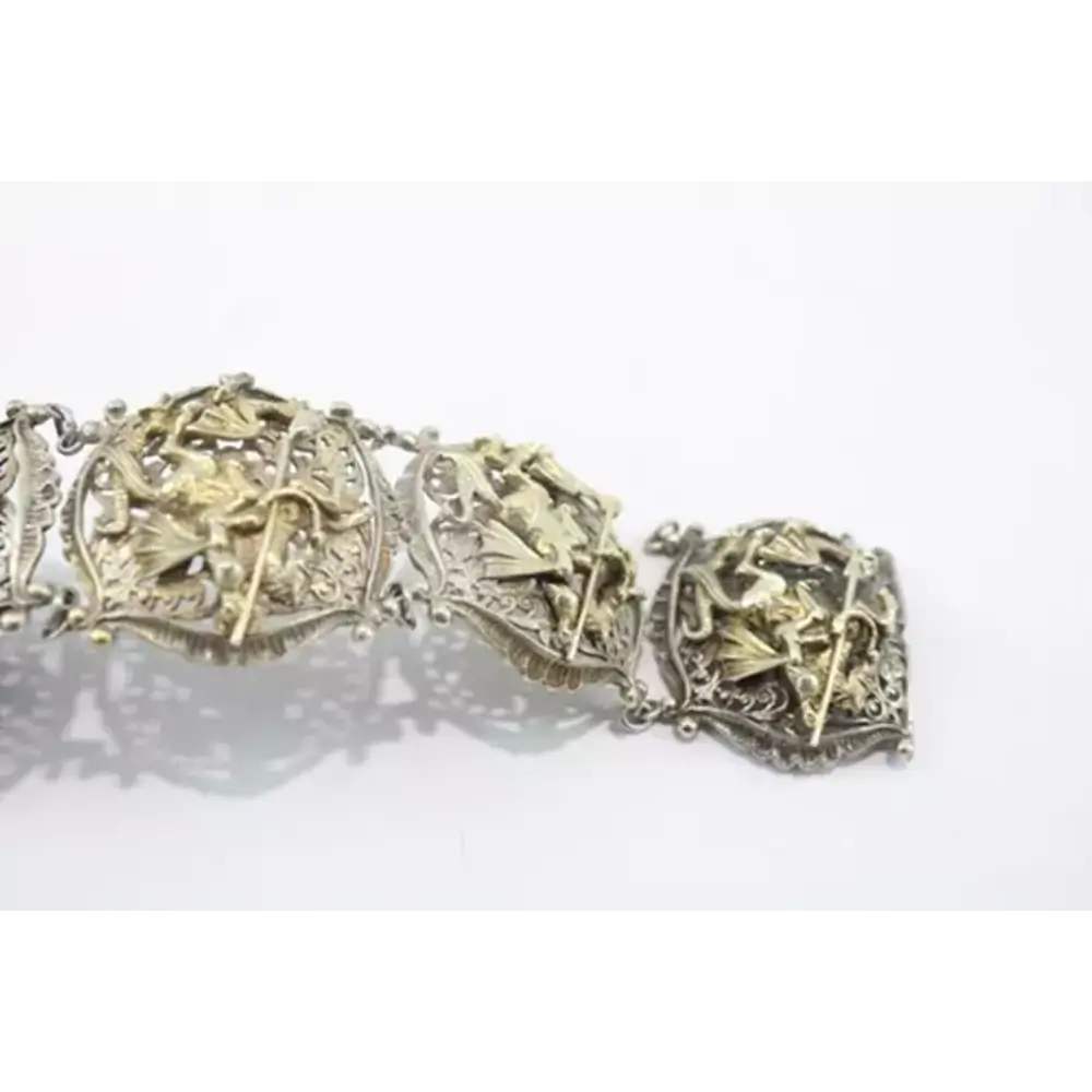 Decorative gold bracelet