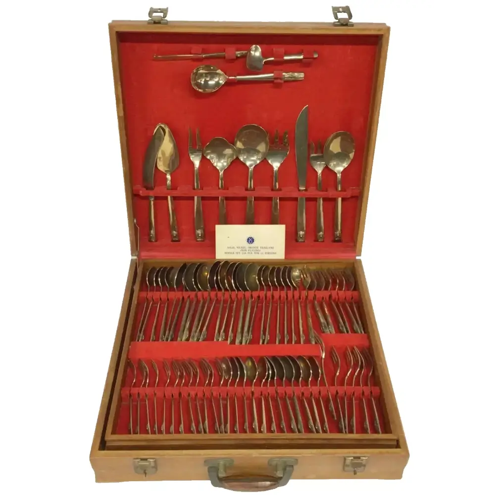 Set of silverware in a wooden case