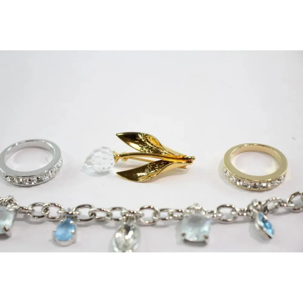 Jewelry set with rings and a bracelet