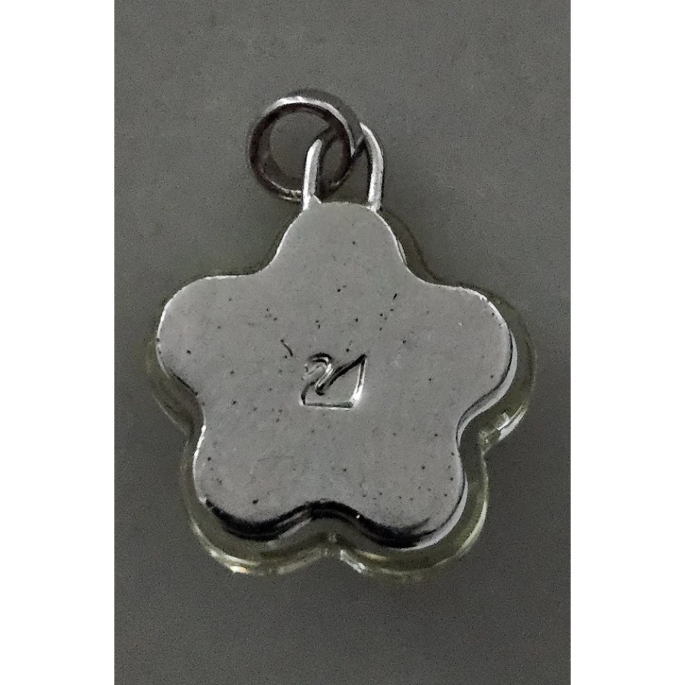 Silver star-shaped pendant