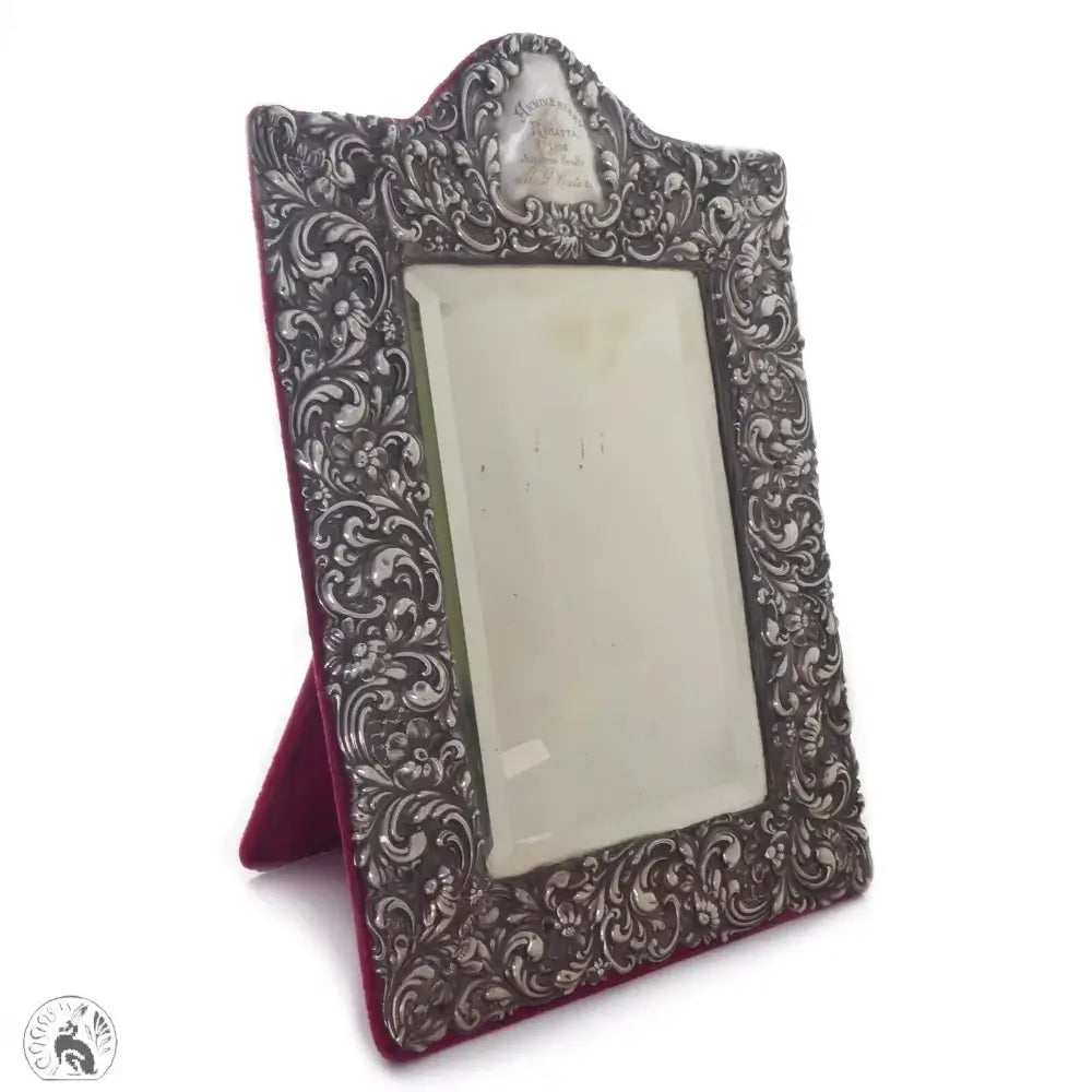Decorative photo frame with intricate patterns