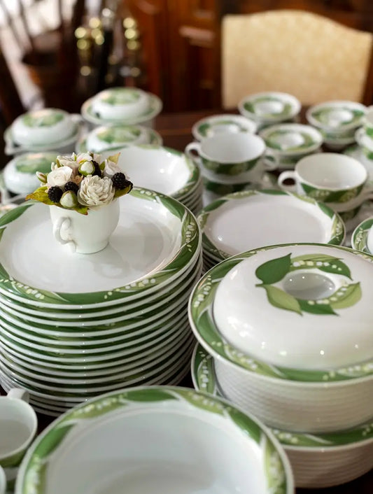 what is included in tableware