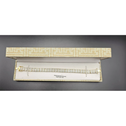 Pearl bracelet in a decorative box