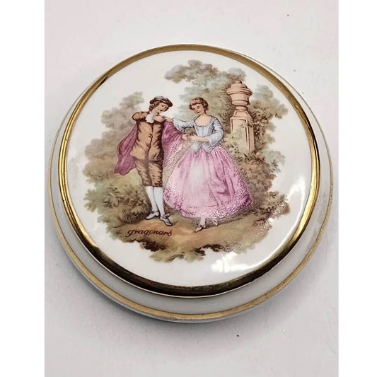 Round decorative item with a vintage-style illustration of a couple on a white background