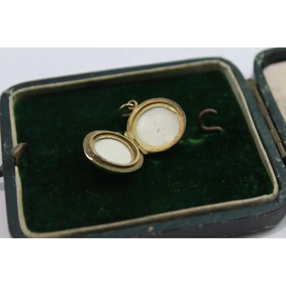 Gold Pendant Locket – Textured Swirl, 9ct, Boxed Presentation