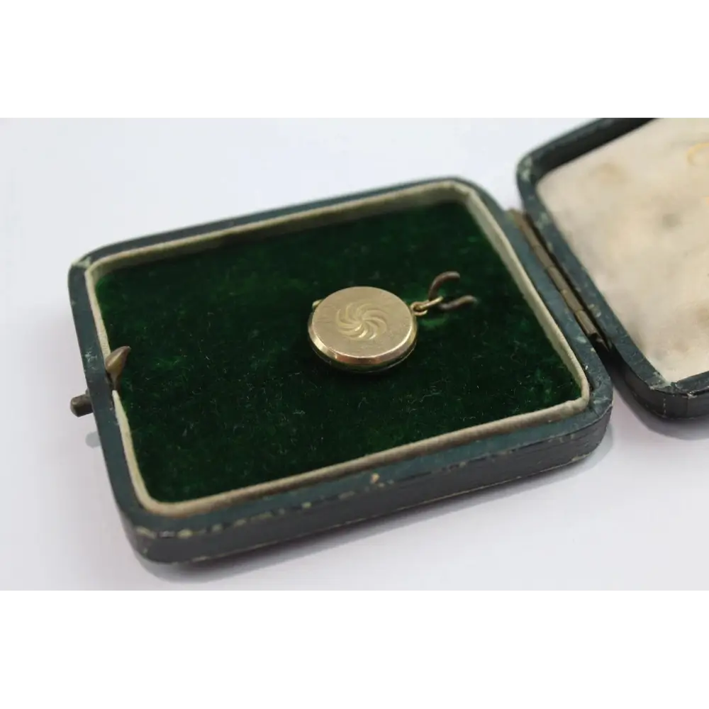 9ct Gold Locket for Women – Classic Round Swirl Design