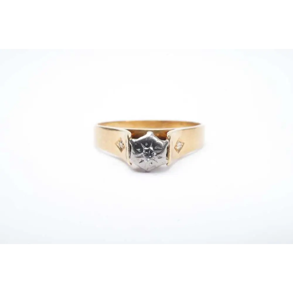 18ct Yellow Gold Diamond Ring from our https://koalaehub.com/collections/pre-owned-jewelry