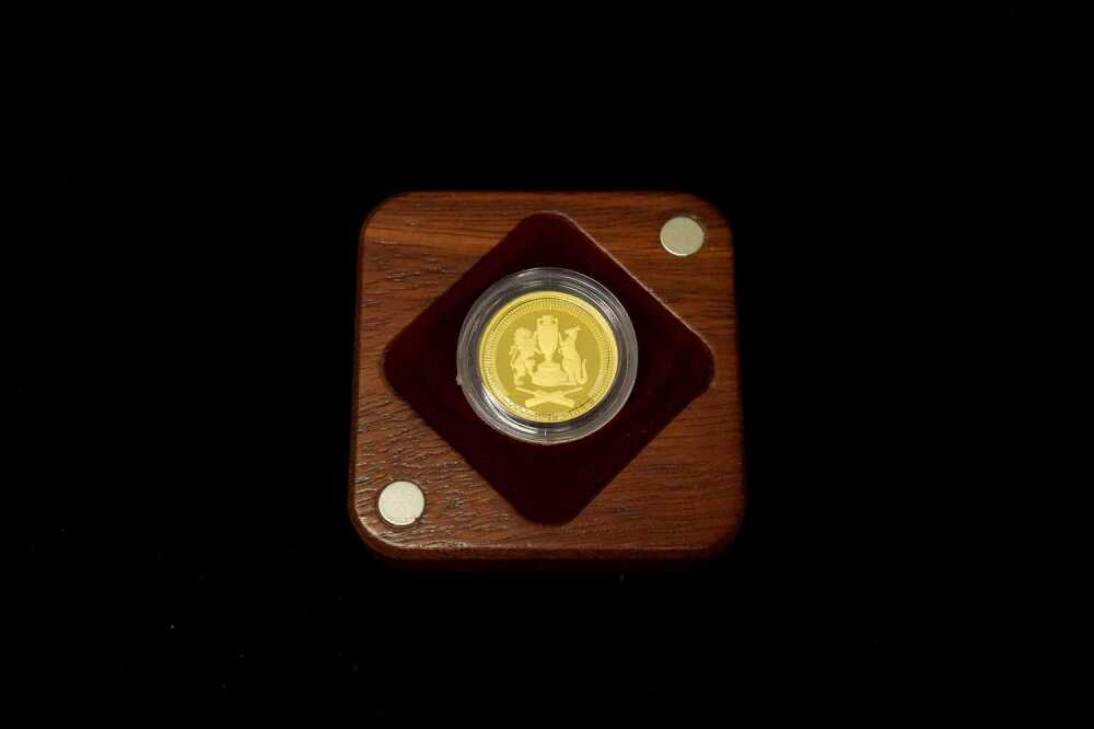The Ashes 2007 gold proof coin in wooden presentation case