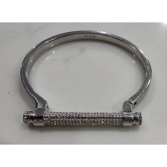 Silver U-shaped clasp with textured bar