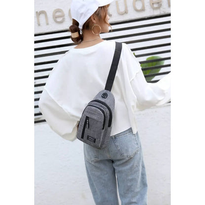 Person wearing a gray cross body bag