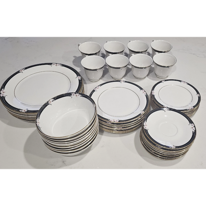 Set of ceramic dinnerware with black rim design 