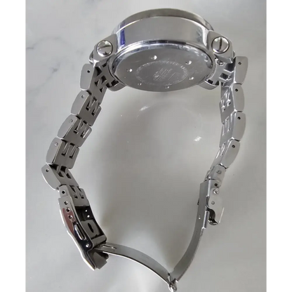 Silver watch with a metallic band