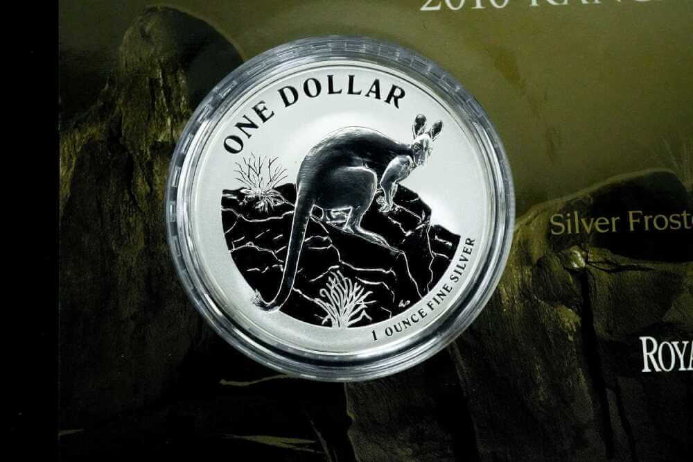Kangaroo Series 2010 $1 silver frosted coin nominal specifications and mintage card
