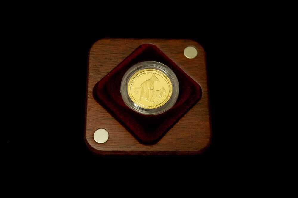 2011 Kangaroo Series gold proof coin in wooden presentation case