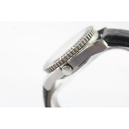 Close-up of a watch band and case 