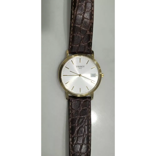 Wristwatch with brown strap and gold case
