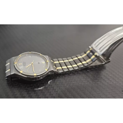 Wristwatch with a unique band design