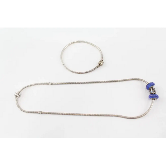 Metallic necklace with a blue clasp