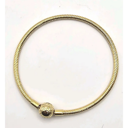 Gold bracelet with a round clasp