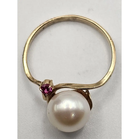 Gold ring with a pearl and red gemstone 