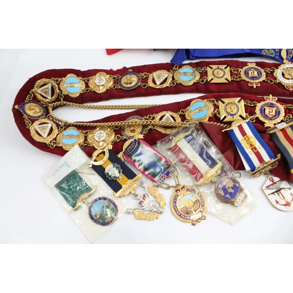 Individual RAOB jewel highlighting craftsmanship and design