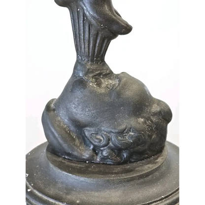 Decorative object with a classical design 
