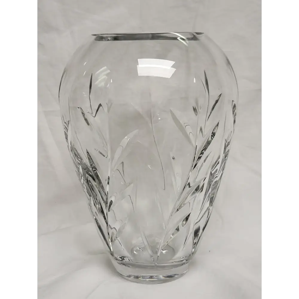 Harper crystal bud vase, 13cm height, showing contemporary geometric linear cuts.