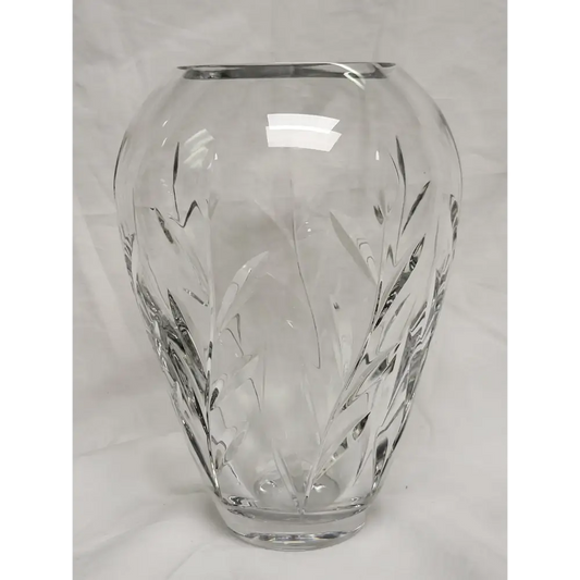 Harper crystal bud vase, 13cm height, showing contemporary geometric linear cuts.