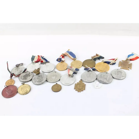 Front view of Royal Medallions Antique Collection – Edward VII, VIII, George, Lot of 20