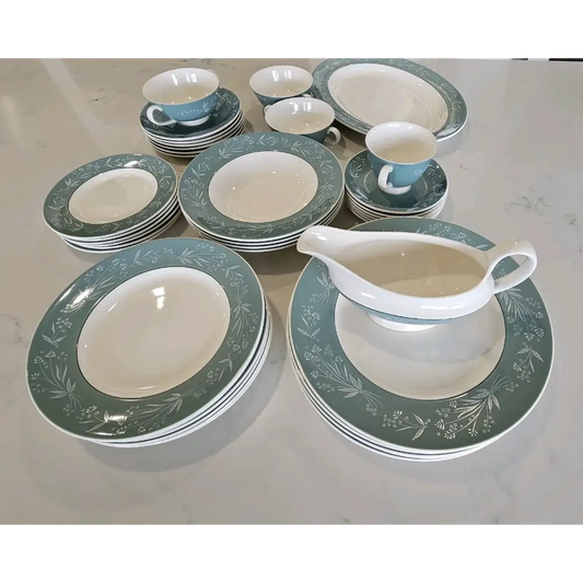 Set of ceramic dinnerware