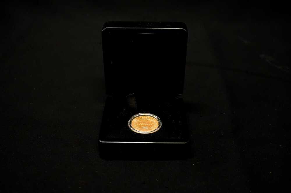 1870 Sydney Mint gold sovereign in black presentation case | Koalaehub