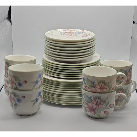 Set of ceramic dinnerware with floral design 