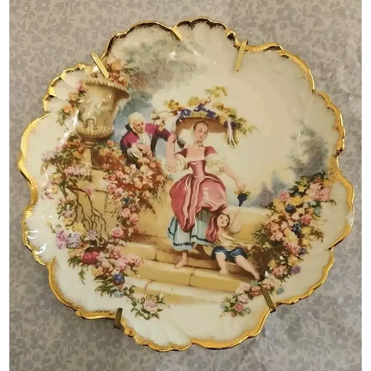 Decorative plate with classical scene