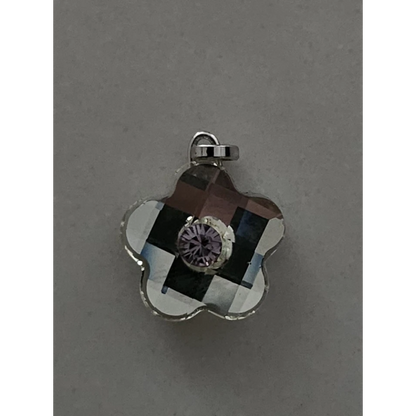 Floral-shaped pendant