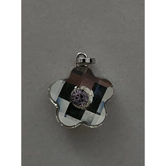 Floral-shaped pendant